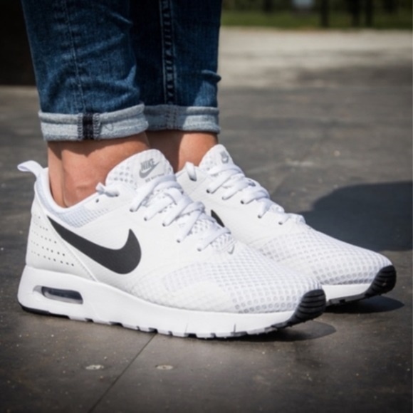 nike women's air max tavas